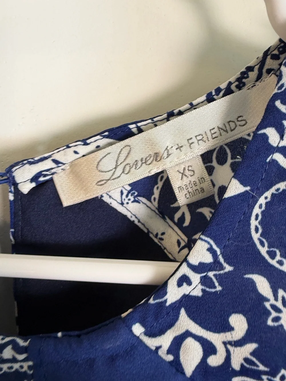Lovers + Friends Blue Paisley Cold Shoulder Ruffle Vacation Blouse XS - Picture 3 of 11